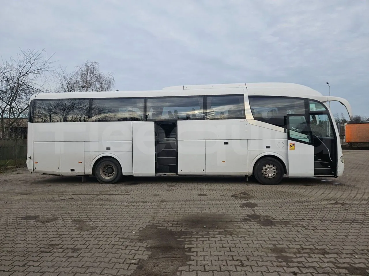 Irizar i6 12.37 - EUR6 - 320kW - 12.200m - right side doors open