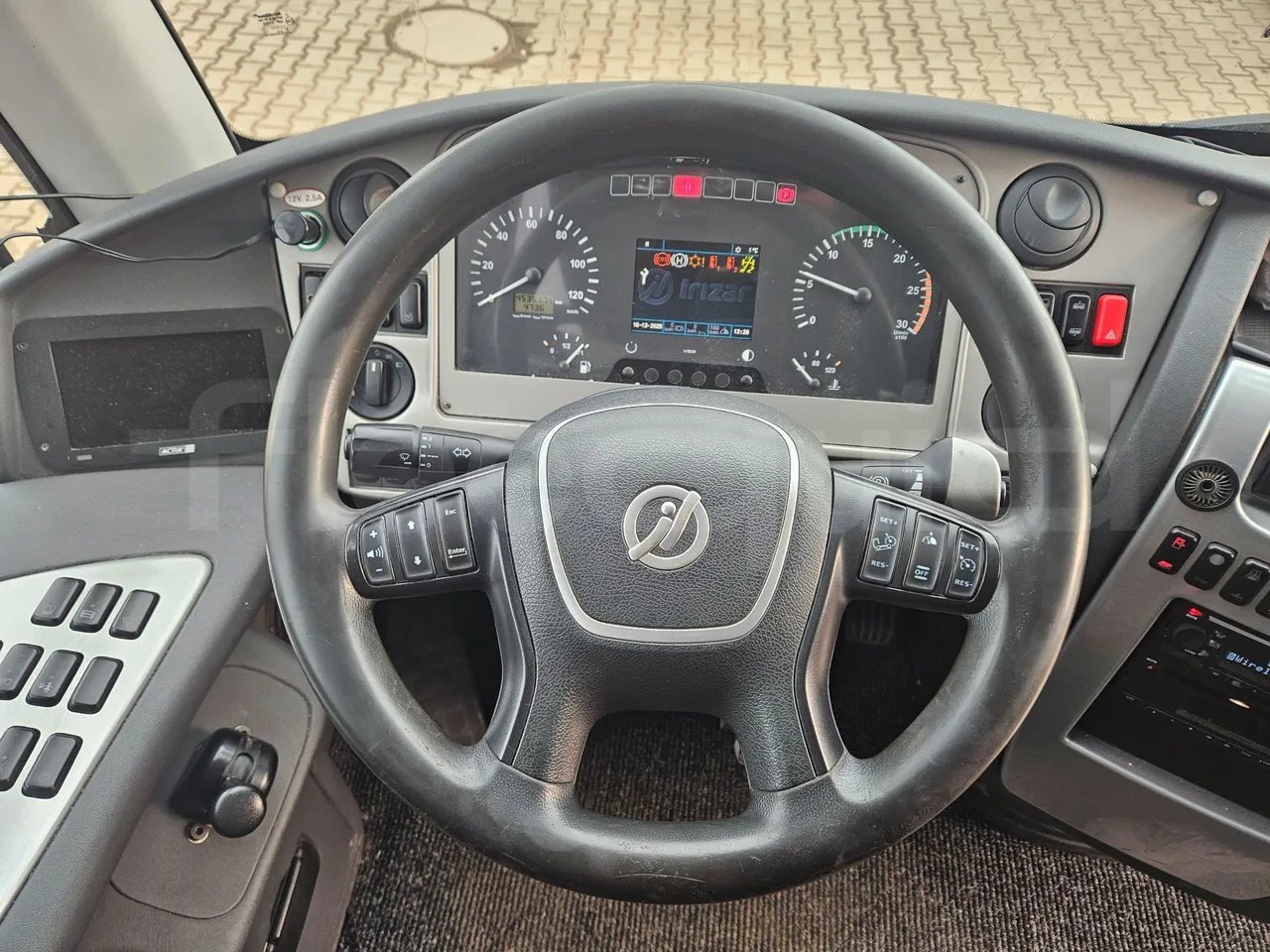 Irizar i6 12.37 - EUR6 - 320kW - 12.200m - steering wheel photo