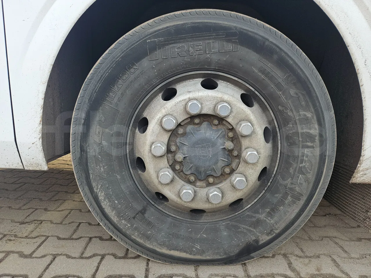 Irizar i6 12.37 - EUR6 - 320kW - 12.200m - front left tire measurements