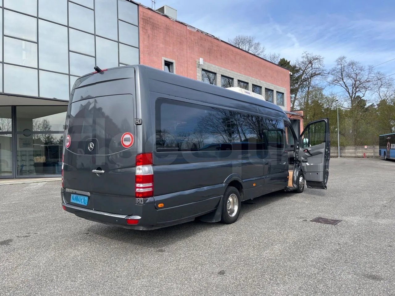 Mercedes-Benz Sprinter 906BB50 - EUR 6 -120kW - 7.361m - 3/4 right rear doors open