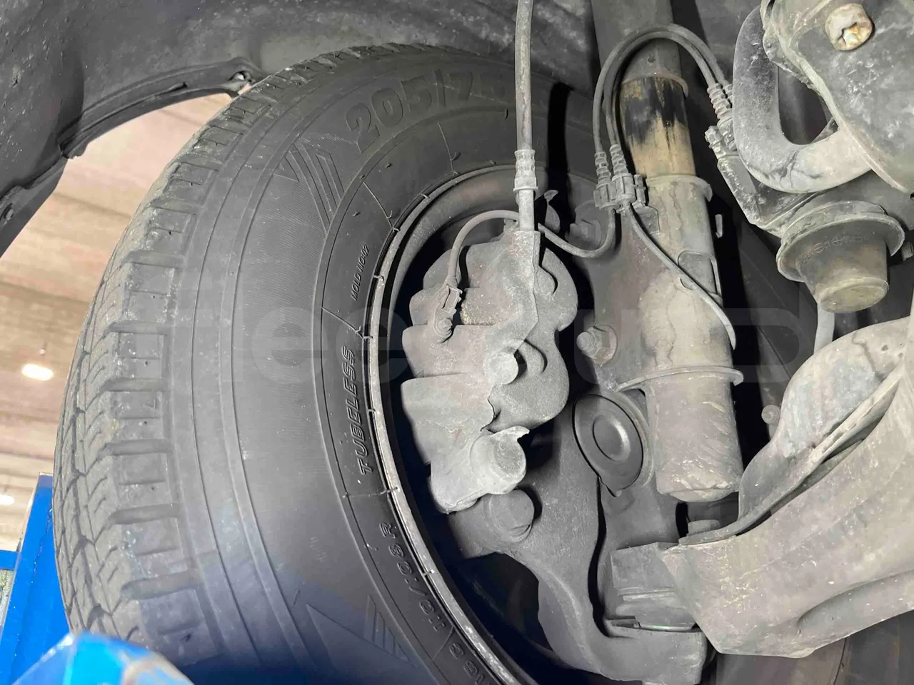 Mercedes-Benz Sprinter 906BB50 - EUR 6 -120kW - 7.361m - front brake calipers left