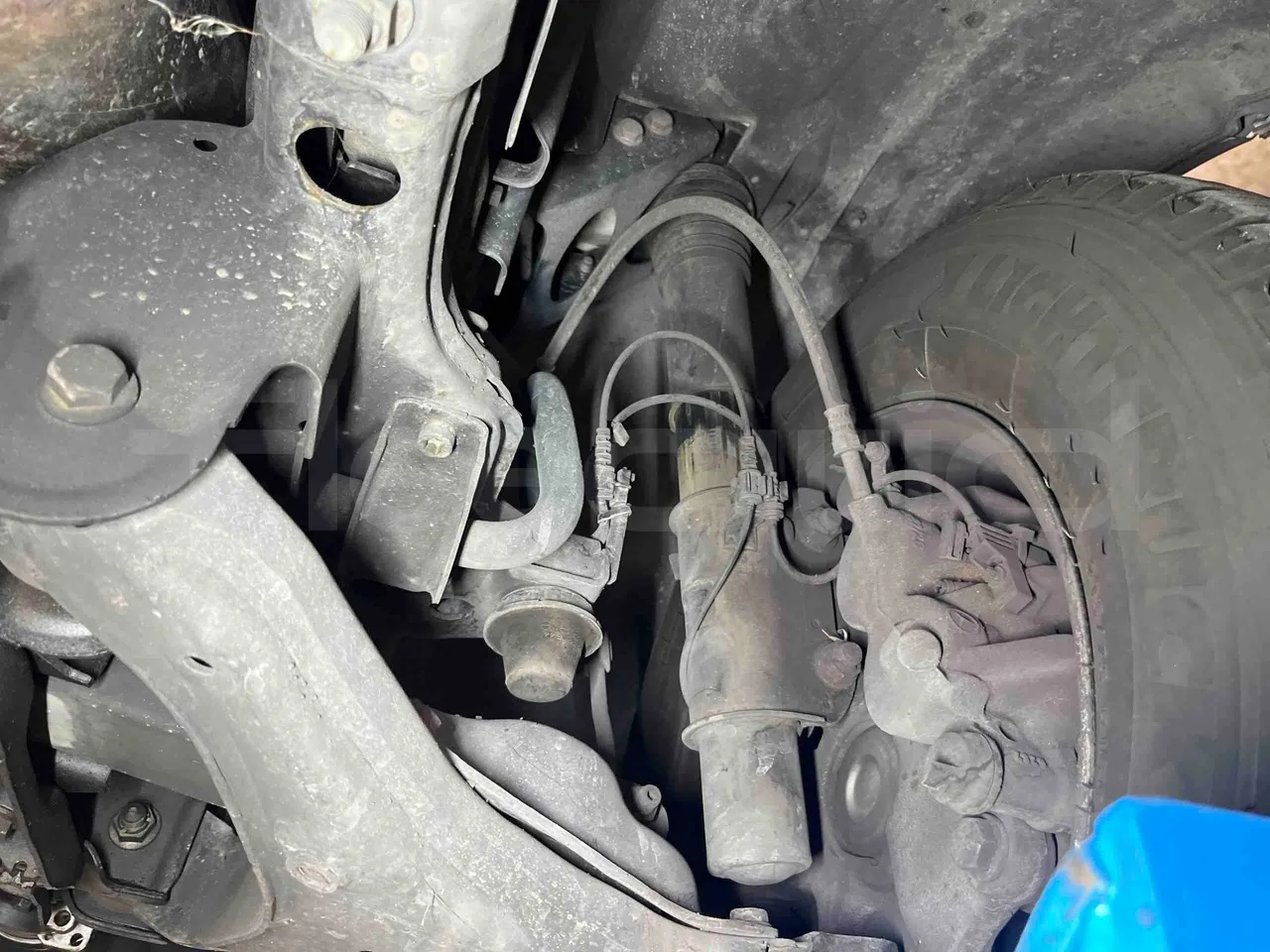 Mercedes-Benz Sprinter 906BB50 - EUR 6 -120kW - 7.361m - front shock absorbers right