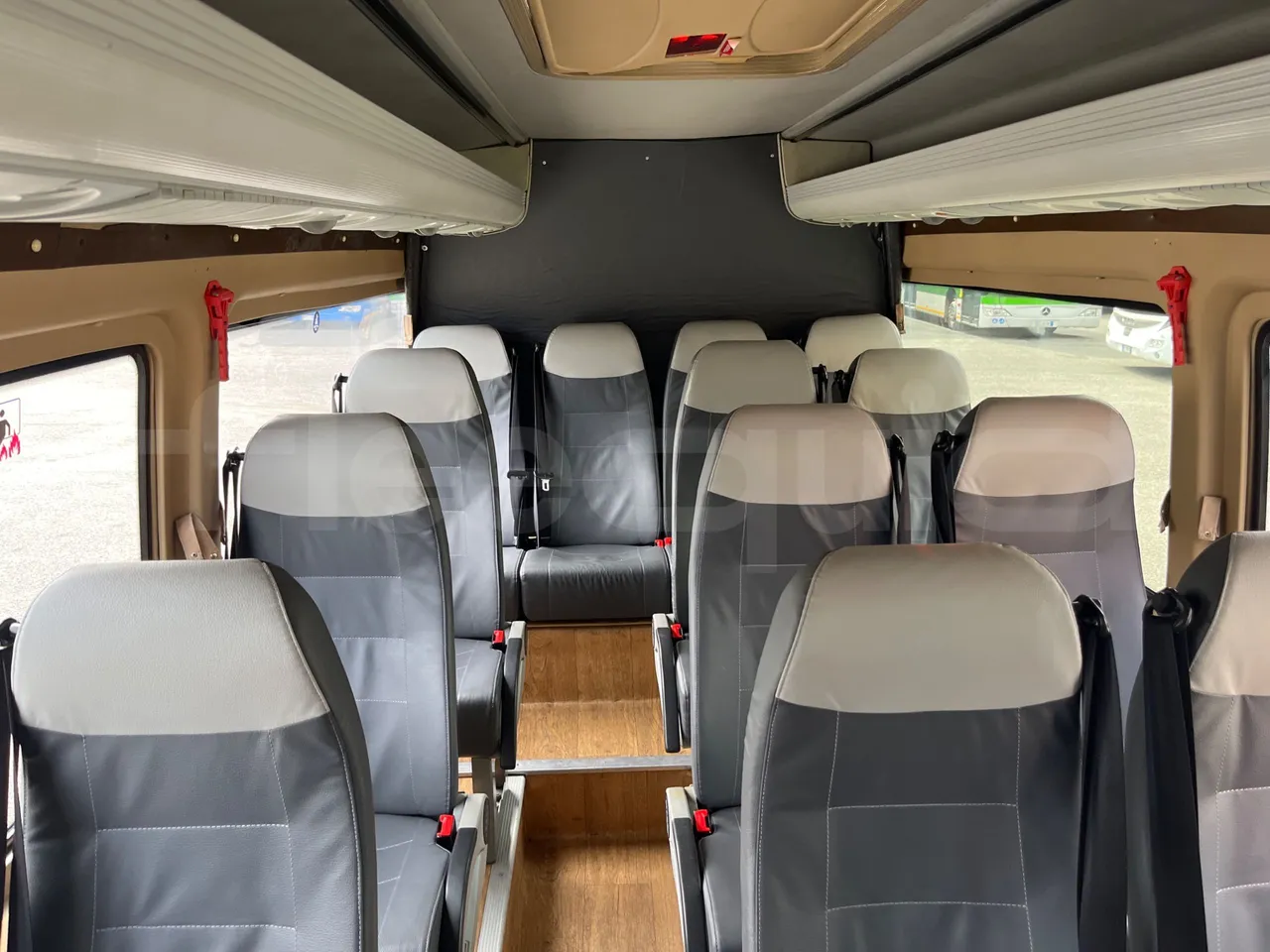 Mercedes-Benz Sprinter 906BB50 - EUR 6 -120kW - 7.361m - reverse view middle aisle