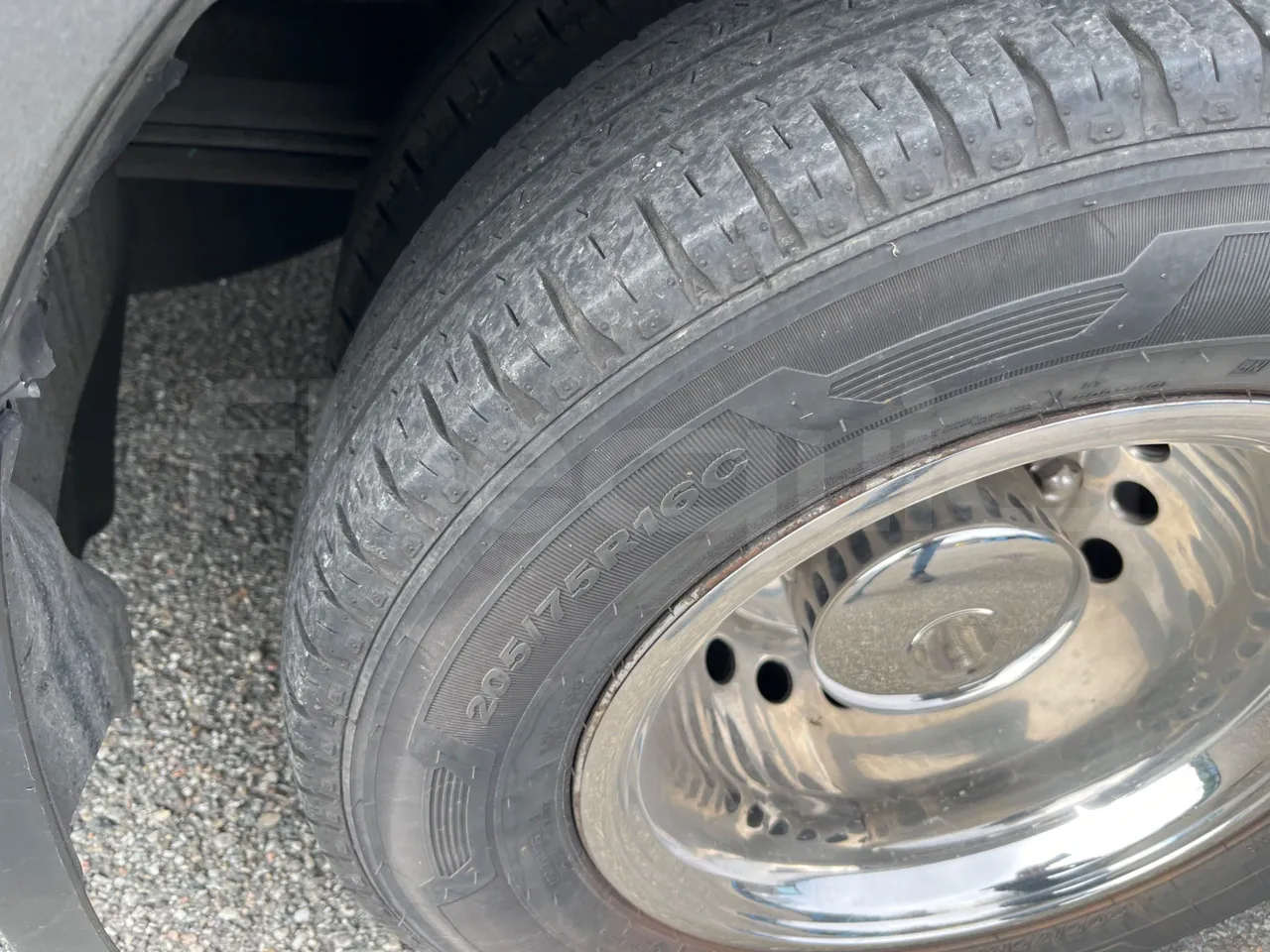 Mercedes-Benz Sprinter 906BB50 - EUR 6 -120kW - 7.361m - tread condition front tires right