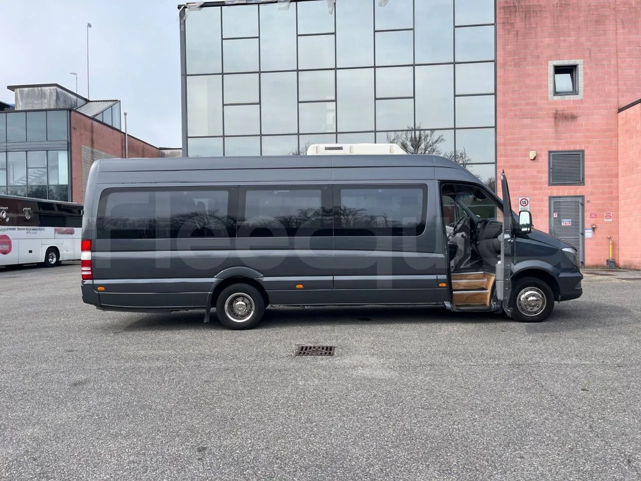 Mercedes-Benz Sprinter 906BB50 - EUR 6 -120kW - 7.361m - right side doors open