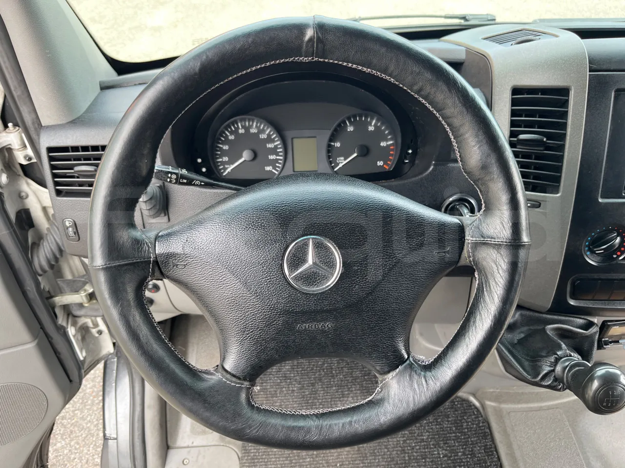 Mercedes-Benz Sprinter 906BB50 - EUR 6 -120kW - 7.361m - steering wheel photo