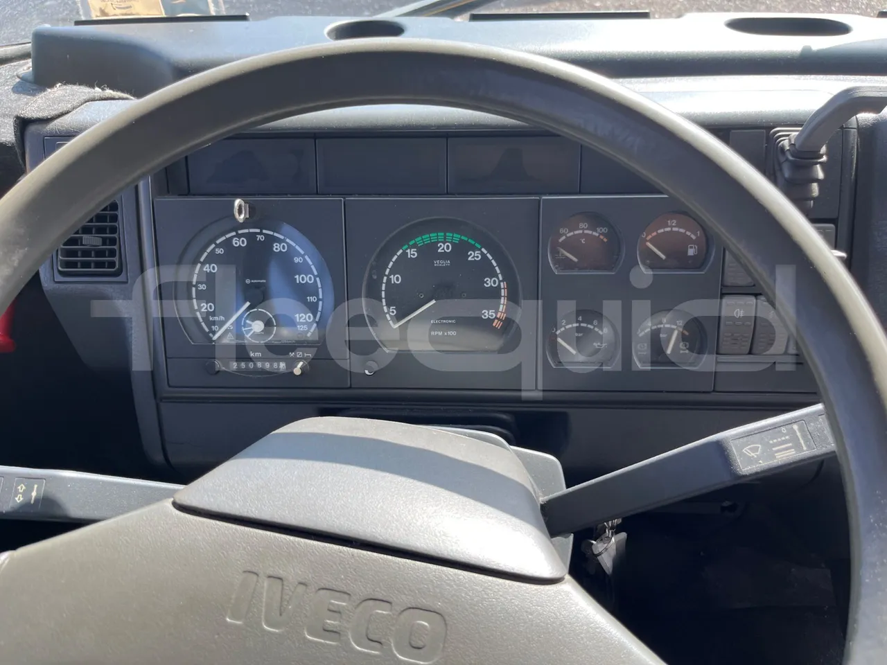Iveco Cacciamali C5032 -EUR3 -154kW -9.3m - dashboard lights on