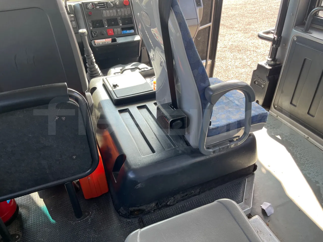 Iveco Cacciamali C5032 -EUR3 -154kW -9.3m - floor hatches photo