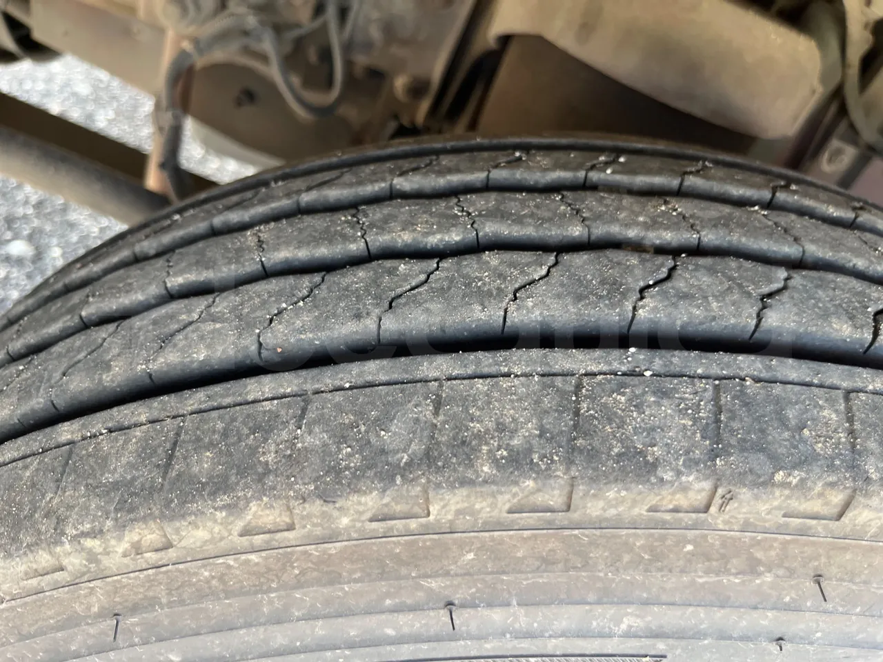 Iveco Cacciamali C5032 -EUR3 -154kW -9.3m - tread condition front tires left