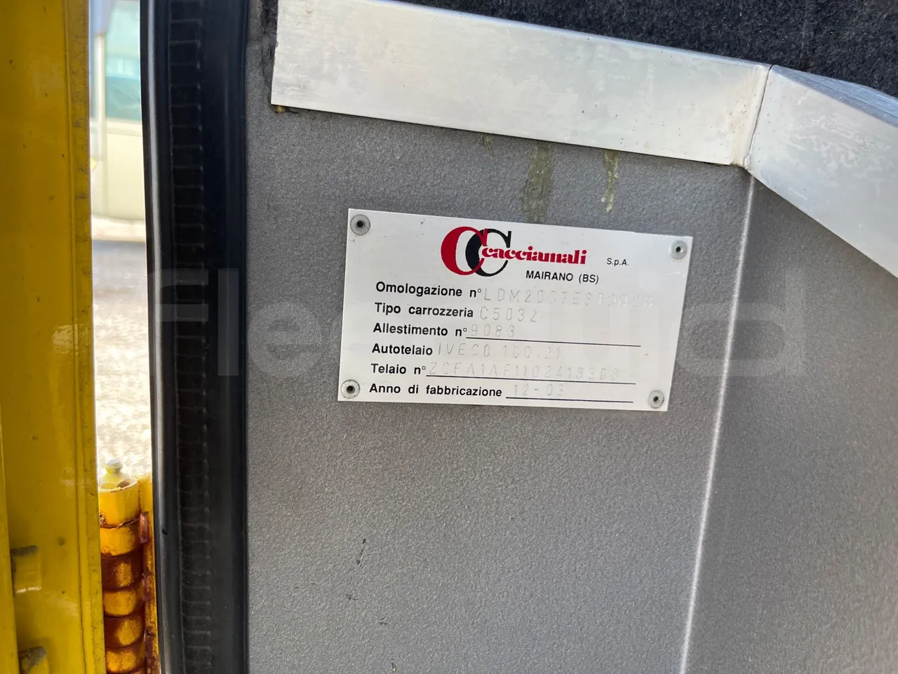 Iveco Cacciamali C5032 -EUR3 -154kW -9.3m - vehicle plate photo