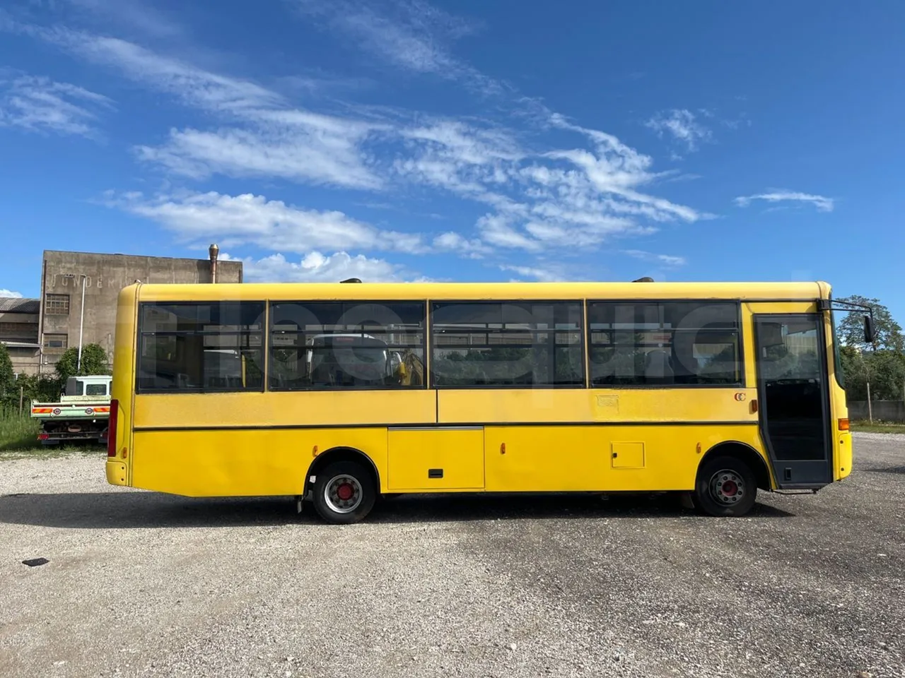 Iveco Cacciamali C5032 -EUR3 -154kW -9.3m - right side doors closed