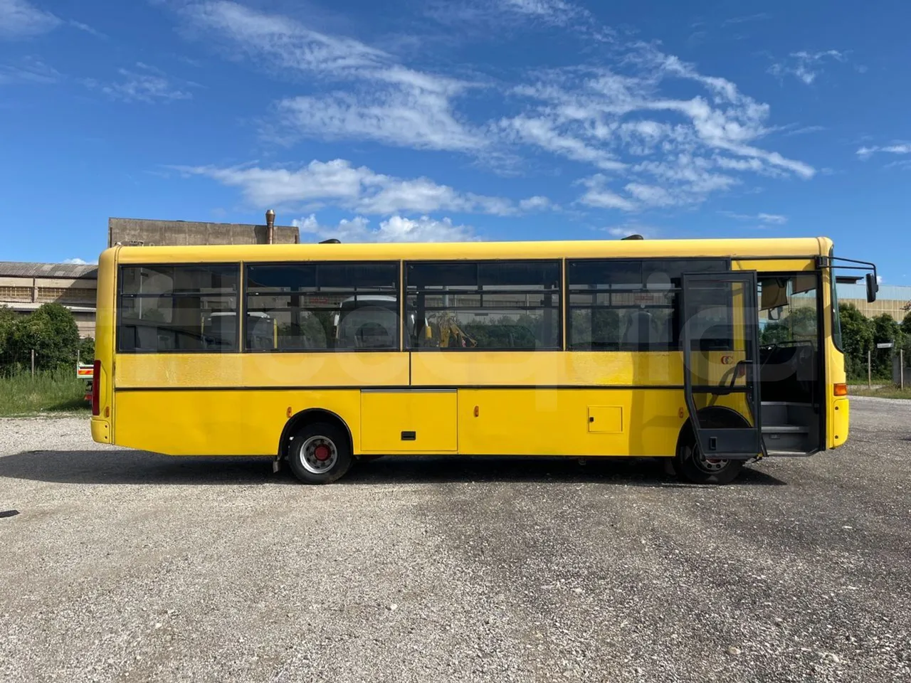Iveco Cacciamali C5032 -EUR3 -154kW -9.3m - right side doors open