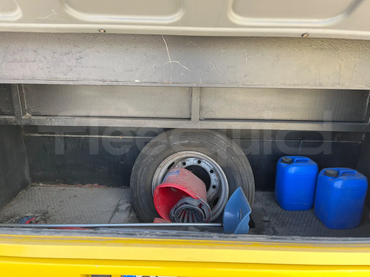 Iveco Cacciamali C5032 -EUR3 -154kW -9.3m - under carpet photo
