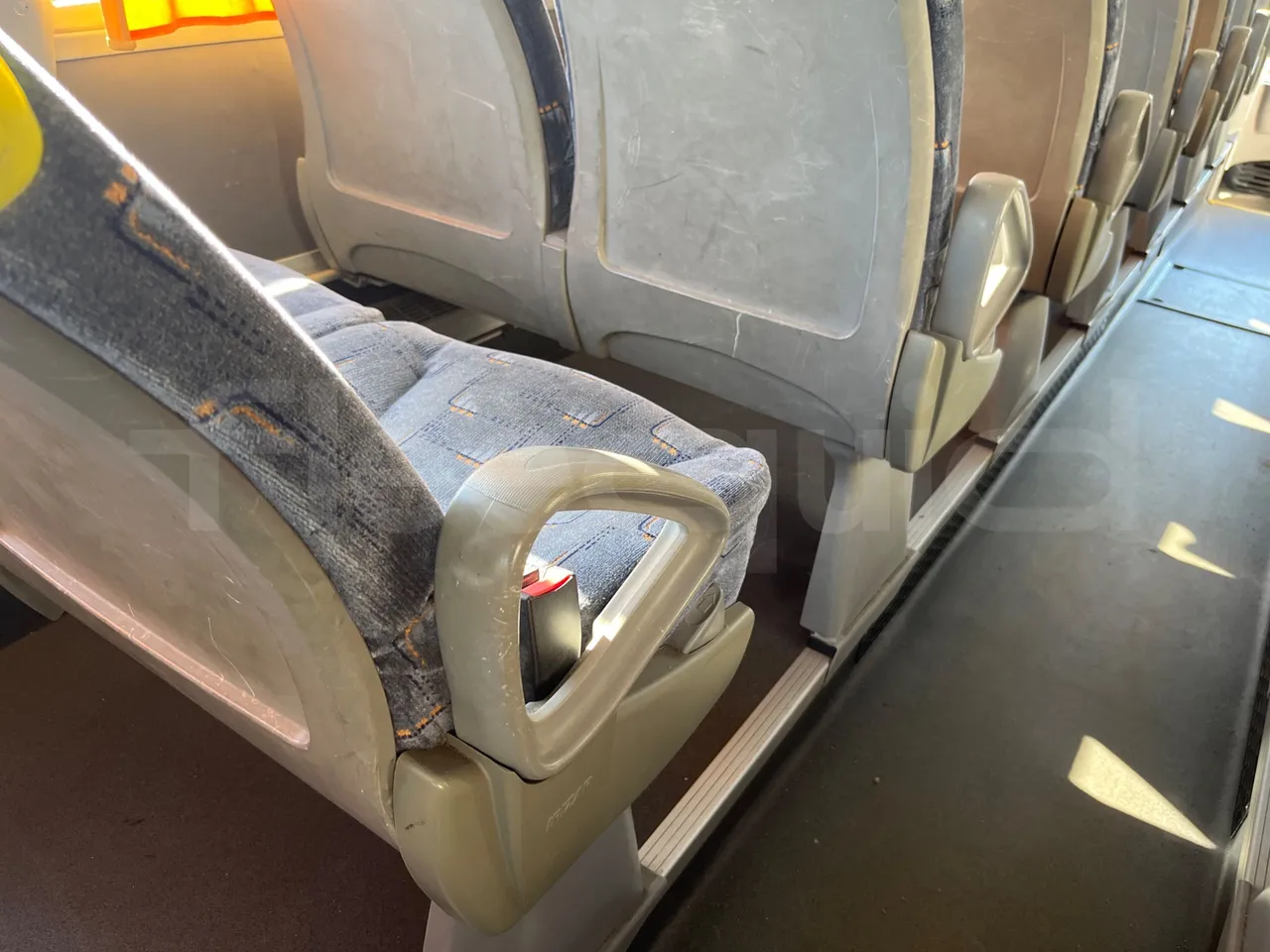 Irizar Scania K320 - EUR5 - 235kW - 12.2m - armrest detail photo