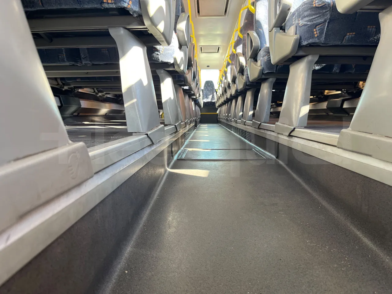 Irizar Scania K320 - EUR5 - 235kW - 12.2m - seat brackets photo