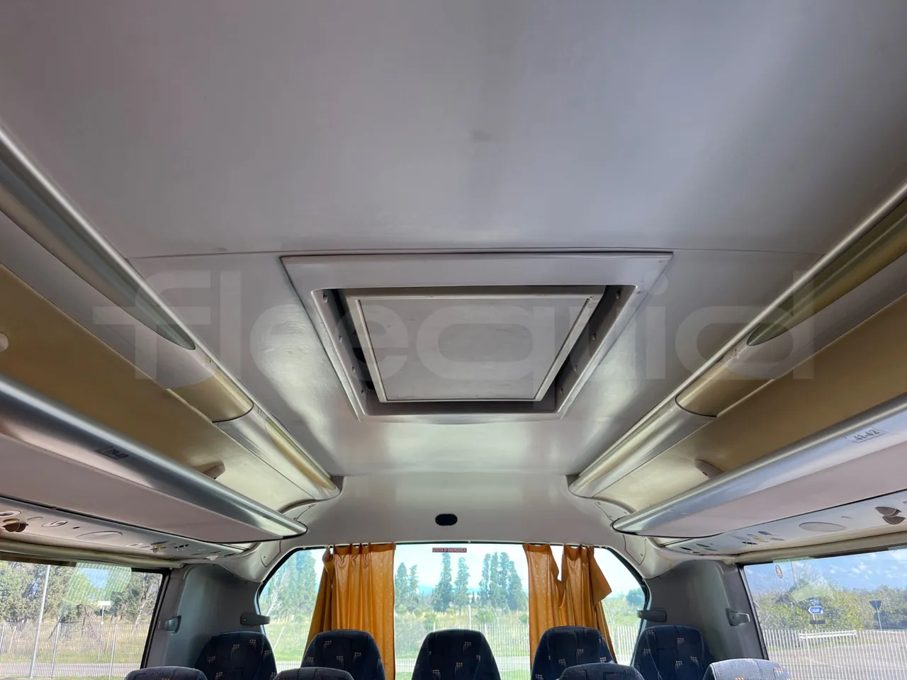 Irizar Scania K320 - EUR5 - 235kW - 12.2m - roof hatch 2