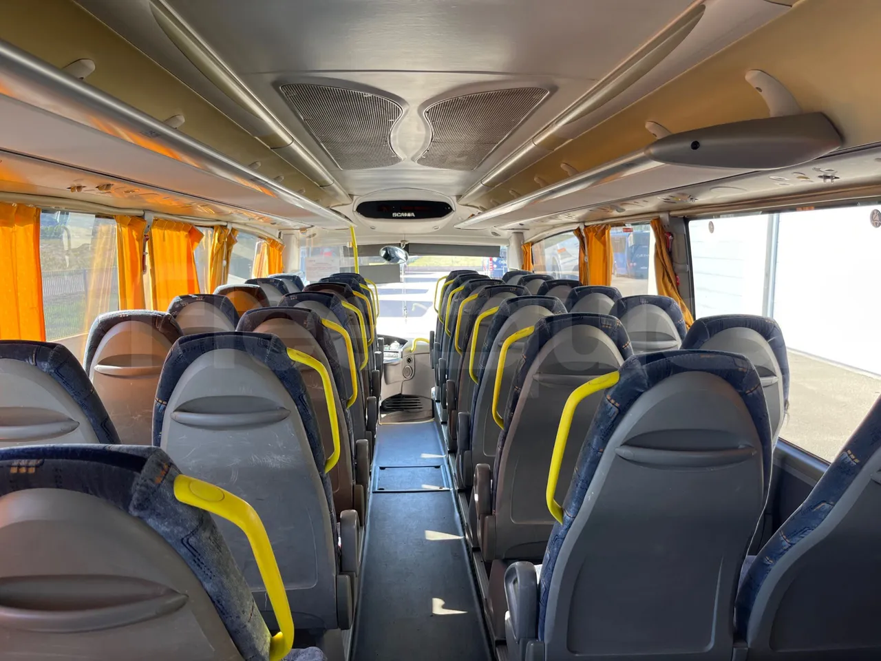 Irizar Scania K320 - EUR5 - 235kW - 12.2m - forward view middle aisle