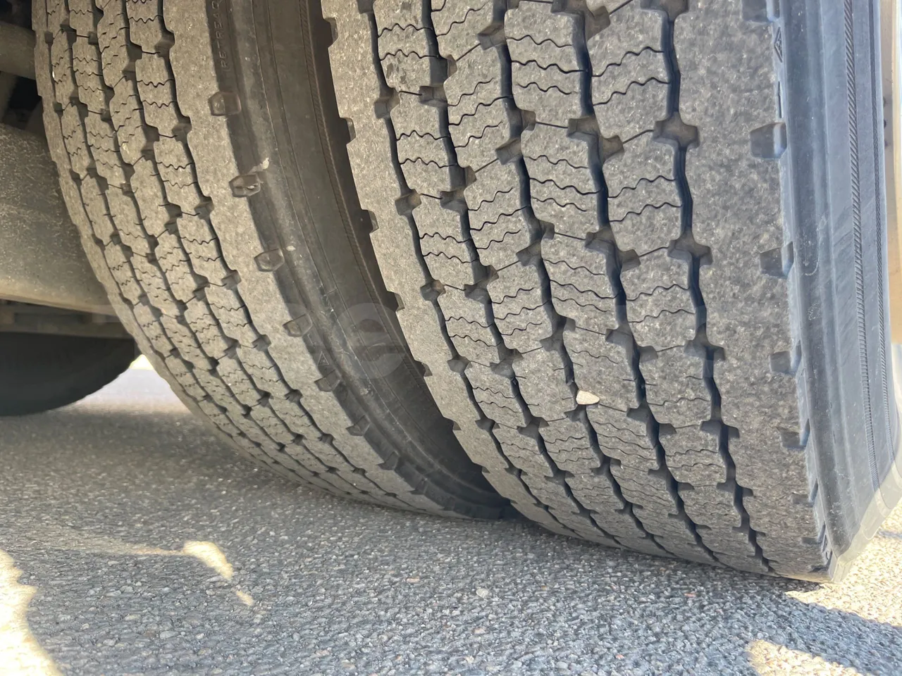 Irizar Scania K320 - EUR5 - 235kW - 12.2m - tread condition front tires left