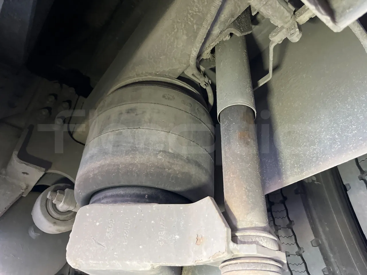 Irizar Scania K320 - EUR5 - 235kW - 12.2m - axle 2 shock absorbers 1 left