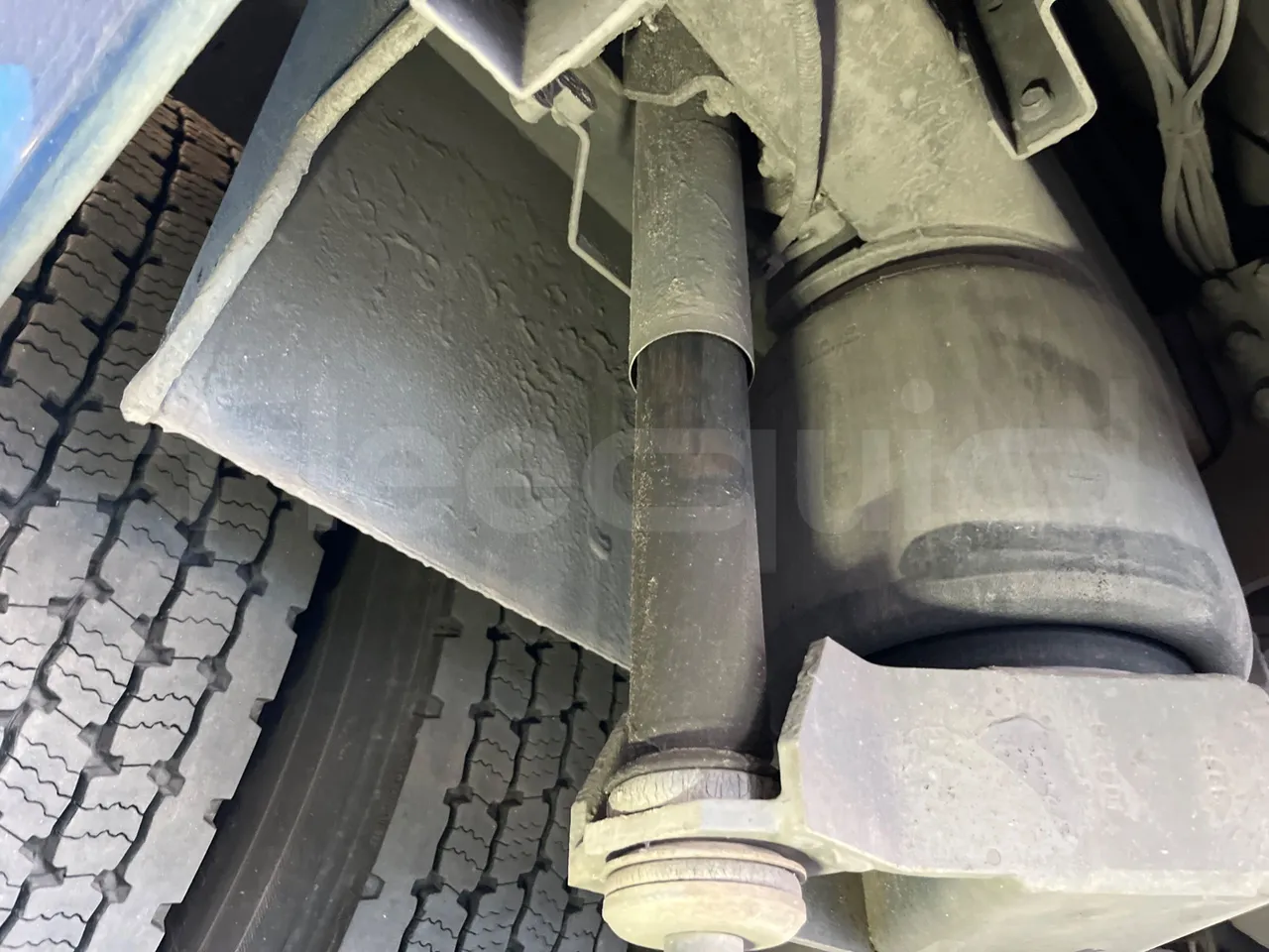 Irizar Scania K320 - EUR5 - 235kW - 12.2m - axle 2 shock absorbers 1 right