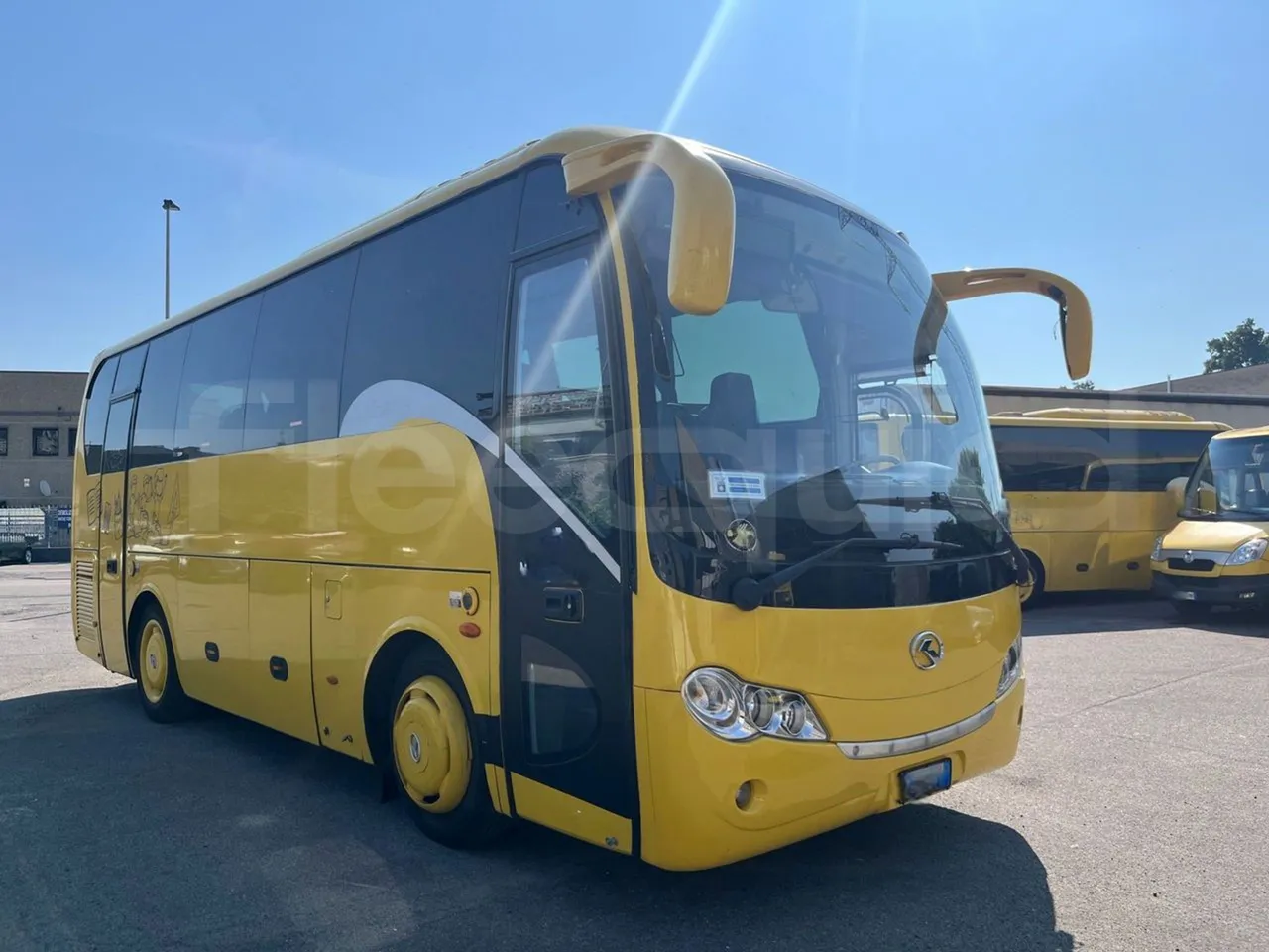 King Long XMQ6800 2AL1AA2B - Euro5 - 148kW - 7.995mt - 3/4 front right doors