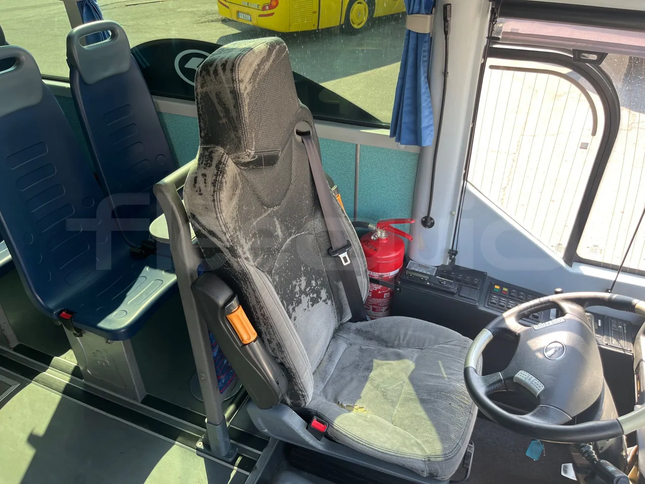 King Long XMQ6800 2AL1AA2B - Euro5 - 148kW - 7.995mt - driver's seat photo