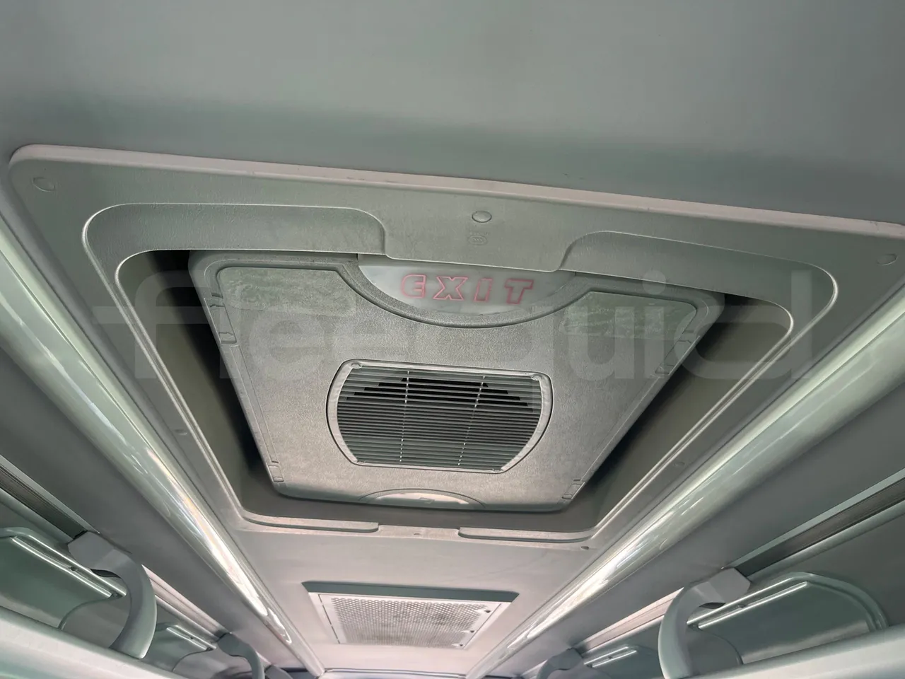 King Long XMQ6800 2AL1AA2B - Euro5 - 148kW - 7.995mt - roof hatch 1