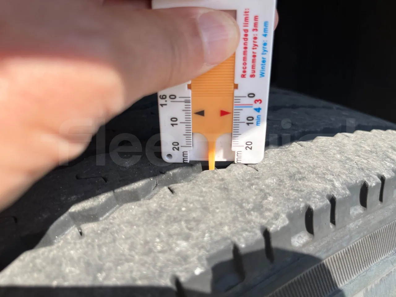 King Long XMQ6800 2AL1AA2B - Euro5 - 148kW - 7.995mt - tread condition front tires left