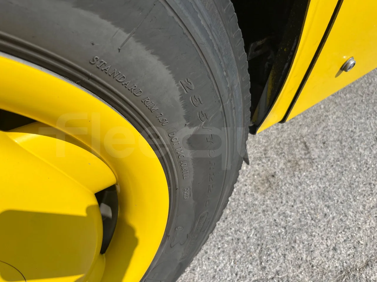 King Long XMQ6800 2AL1AA2B - Euro5 - 148kW - 7.995mt - tread condition front tires right