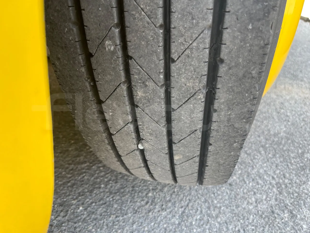 King Long XMQ6800 2AL1AA2B - Euro5 - 148kW - 7.995mt - tread condition second axle tires right