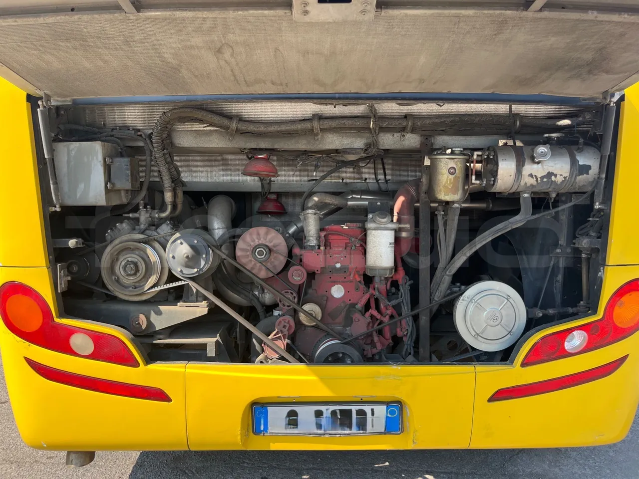 King Long XMQ6800 2AL1AA2B - Euro5 - 148kW - 7.995mt - rear hatch open