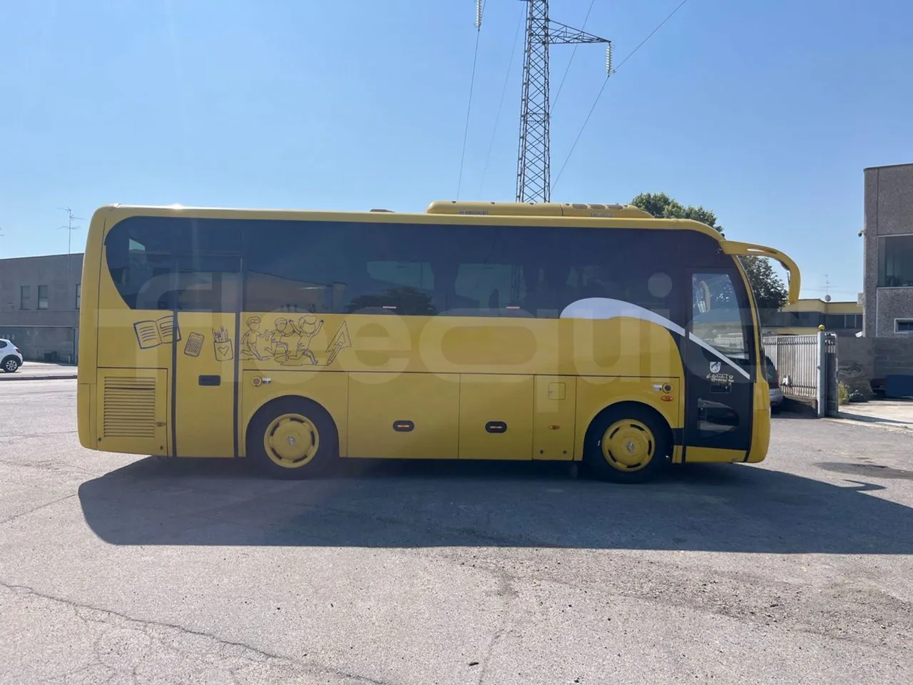 King Long XMQ6800 2AL1AA2B - Euro5 - 148kW - 7.995mt - right side doors closed