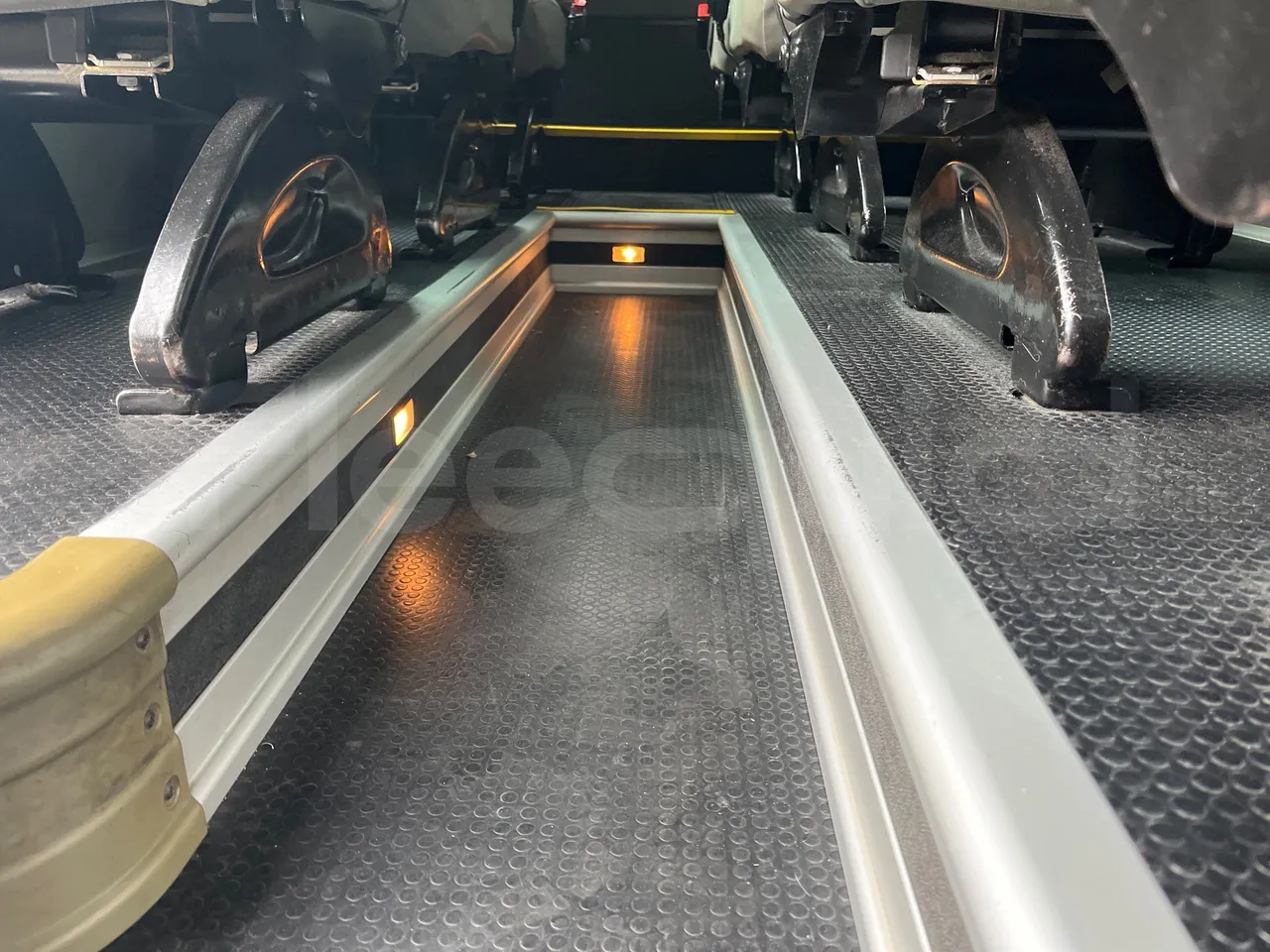 Renault Master N70M/XI NDLML6 - Euro4 - 84kW - 5.899mt - seat brackets photo