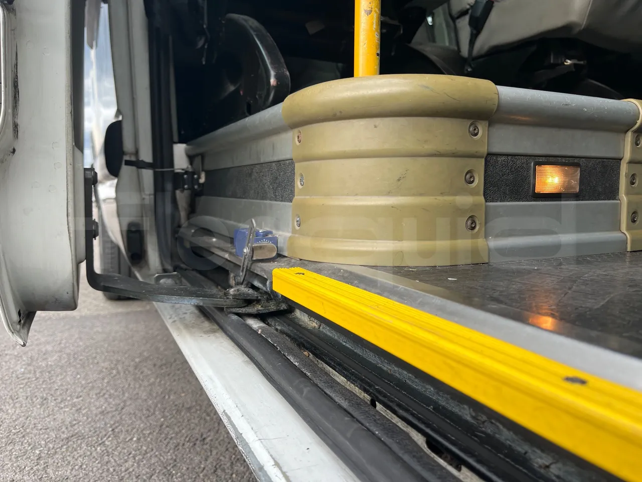 Renault Master N70M/XI NDLML6 - Euro4 - 84kW - 5.899mt - door mechanism photo