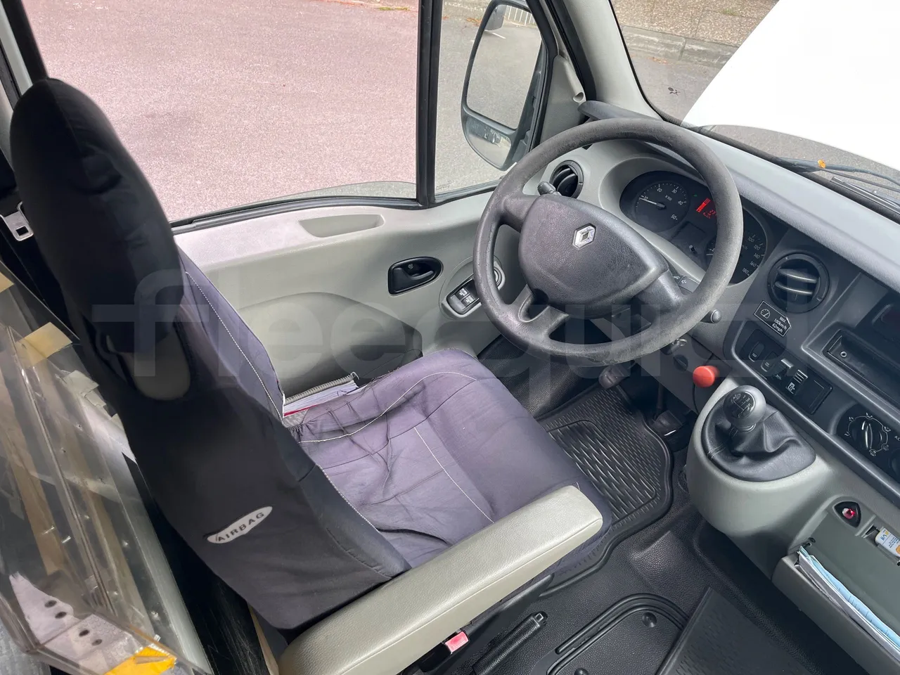 Renault Master N70M/XI NDLML6 - Euro4 - 84kW - 5.899mt - driver's seat photo
