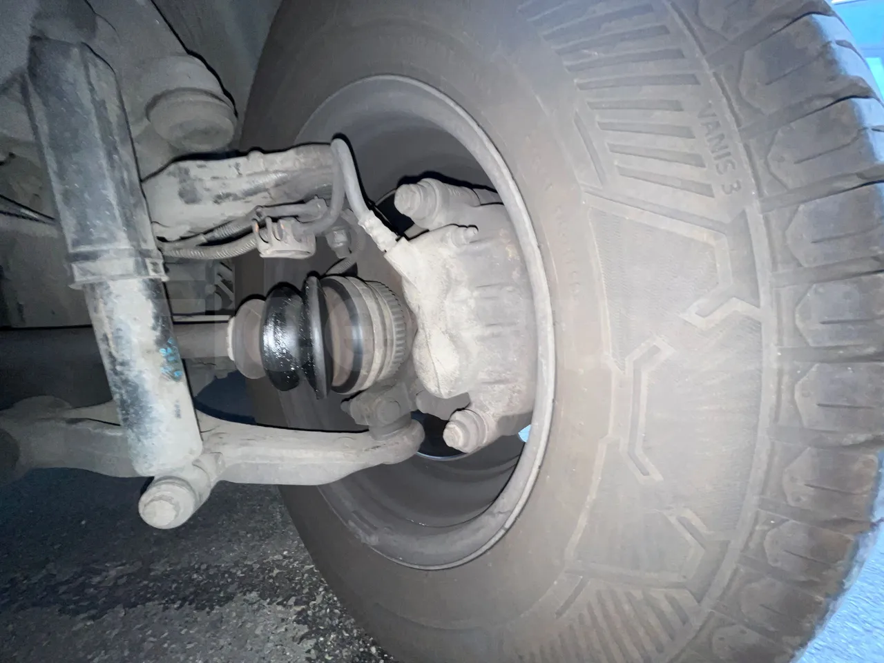 Renault Master N70M/XI NDLML6 - Euro4 - 84kW - 5.899mt - front brake calipers left