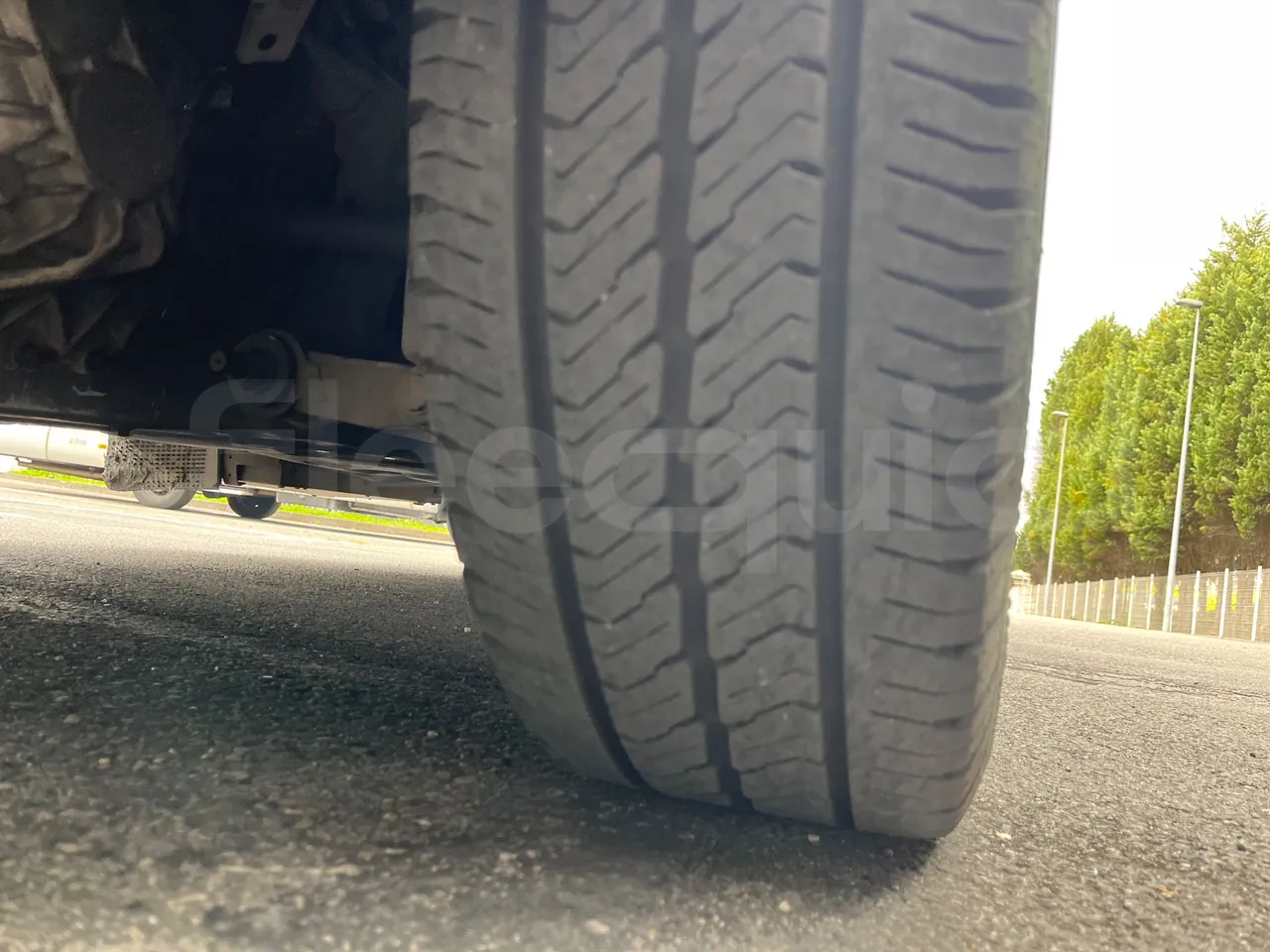 Renault Master N70M/XI NDLML6 - Euro4 - 84kW - 5.899mt - tread condition third axle tires left