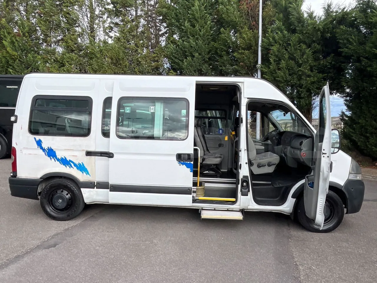 Renault Master N70M/XI NDLML6 - Euro4 - 84kW - 5.899mt - right side doors open