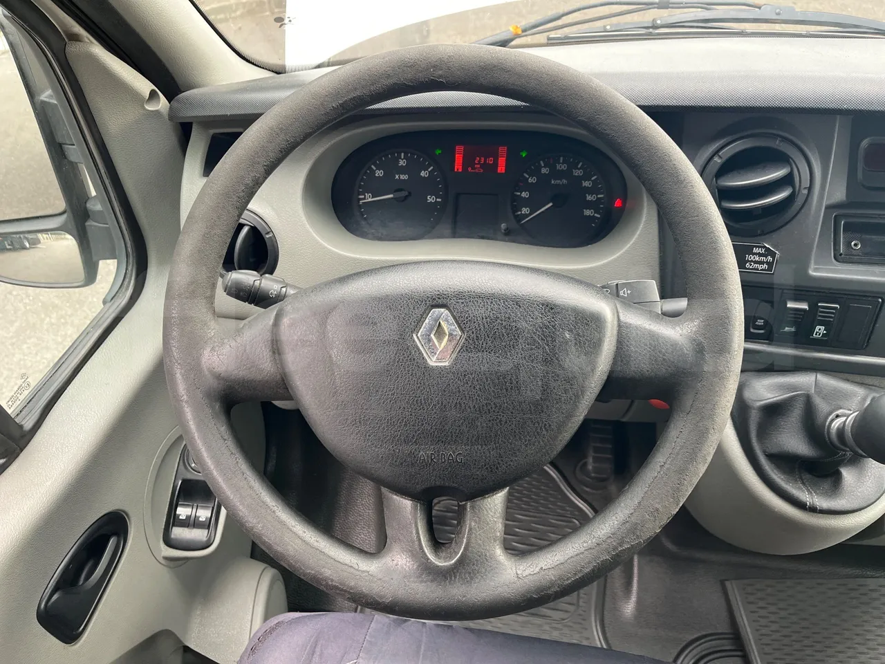 Renault Master N70M/XI NDLML6 - Euro4 - 84kW - 5.899mt - steering wheel photo