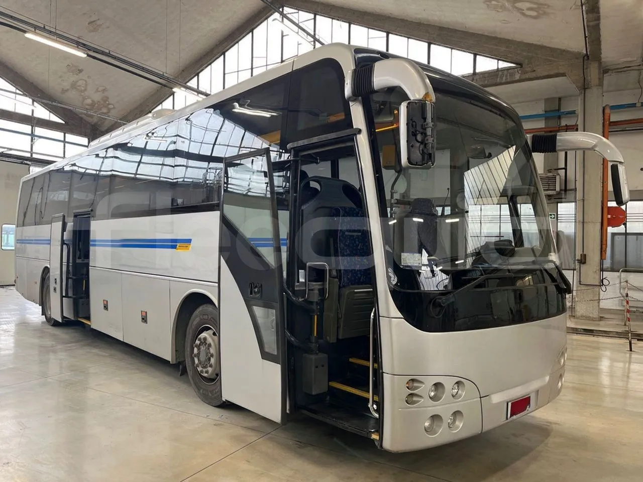 Temsa Safari RD RAT153 - EUR5 - 266kW - 12.200m - 3/4 right front doors open