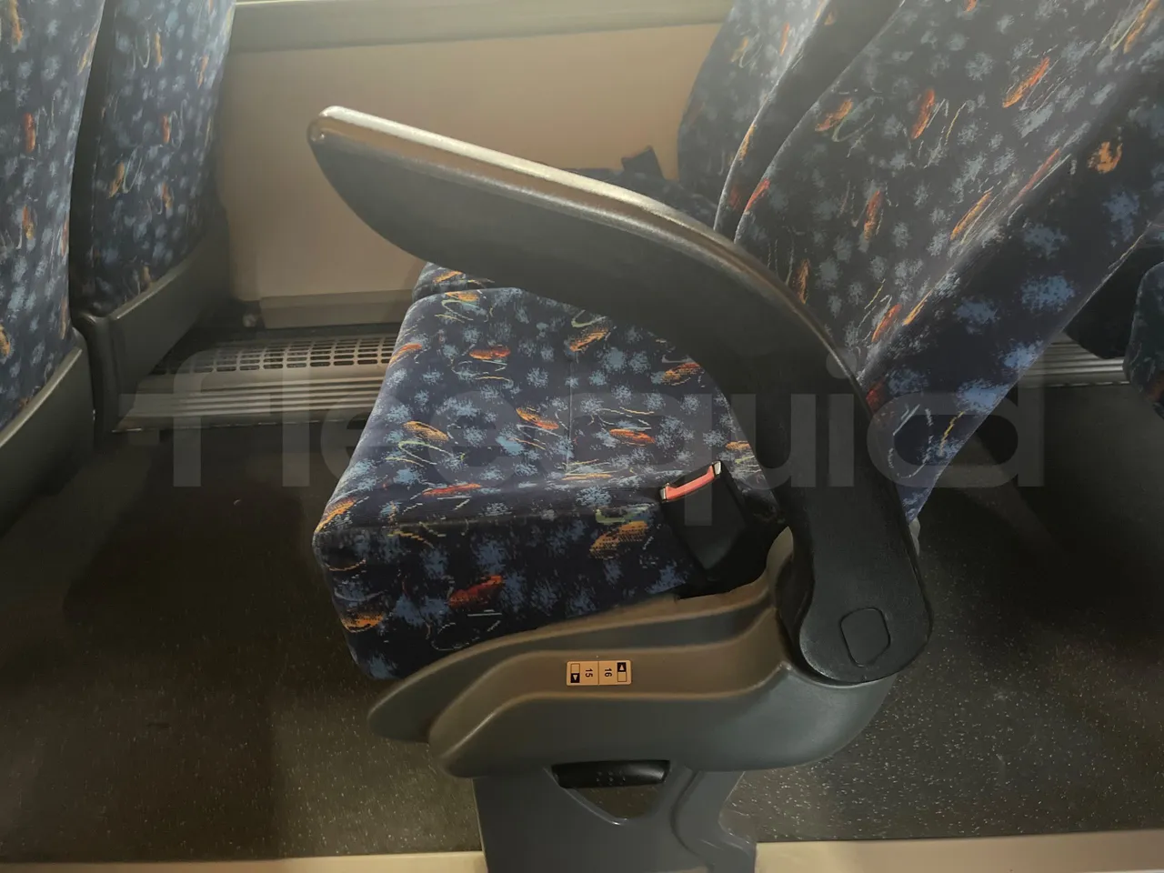Temsa Safari RD RAT153 - EUR5 - 266kW - 12.200m - armrest detail photo