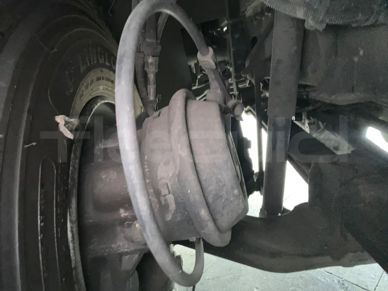 Man 12.220 HOCL 12.240/DEXON -  EUR4 - 176kW - 9.460m - front brake calipers left