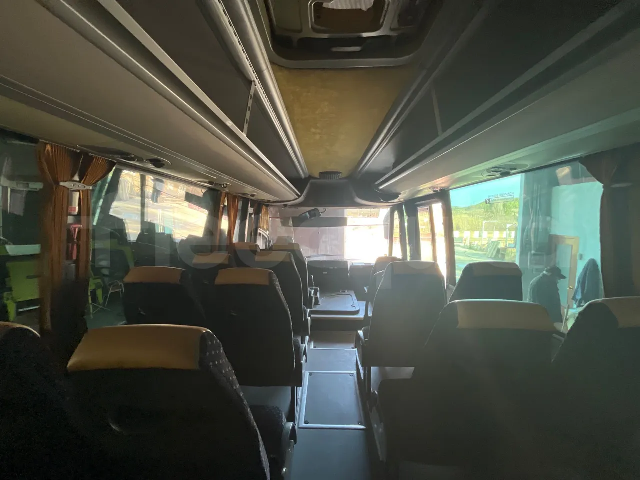 Man 12.220 HOCL 12.240/DEXON -  EUR4 - 176kW - 9.460m - forward view middle aisle