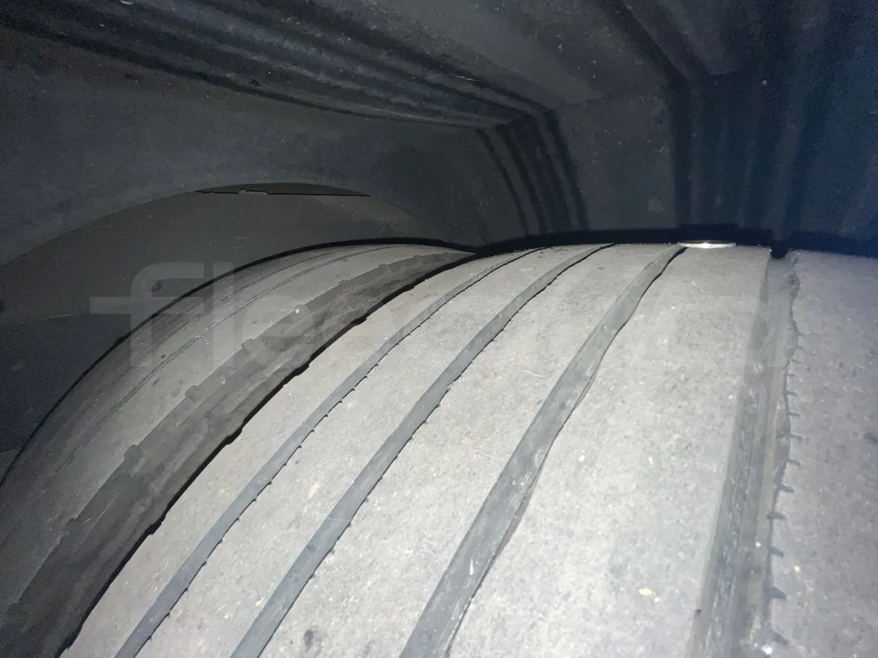 Man 12.220 HOCL 12.240/DEXON -  EUR4 - 176kW - 9.460m - front left tire measurements