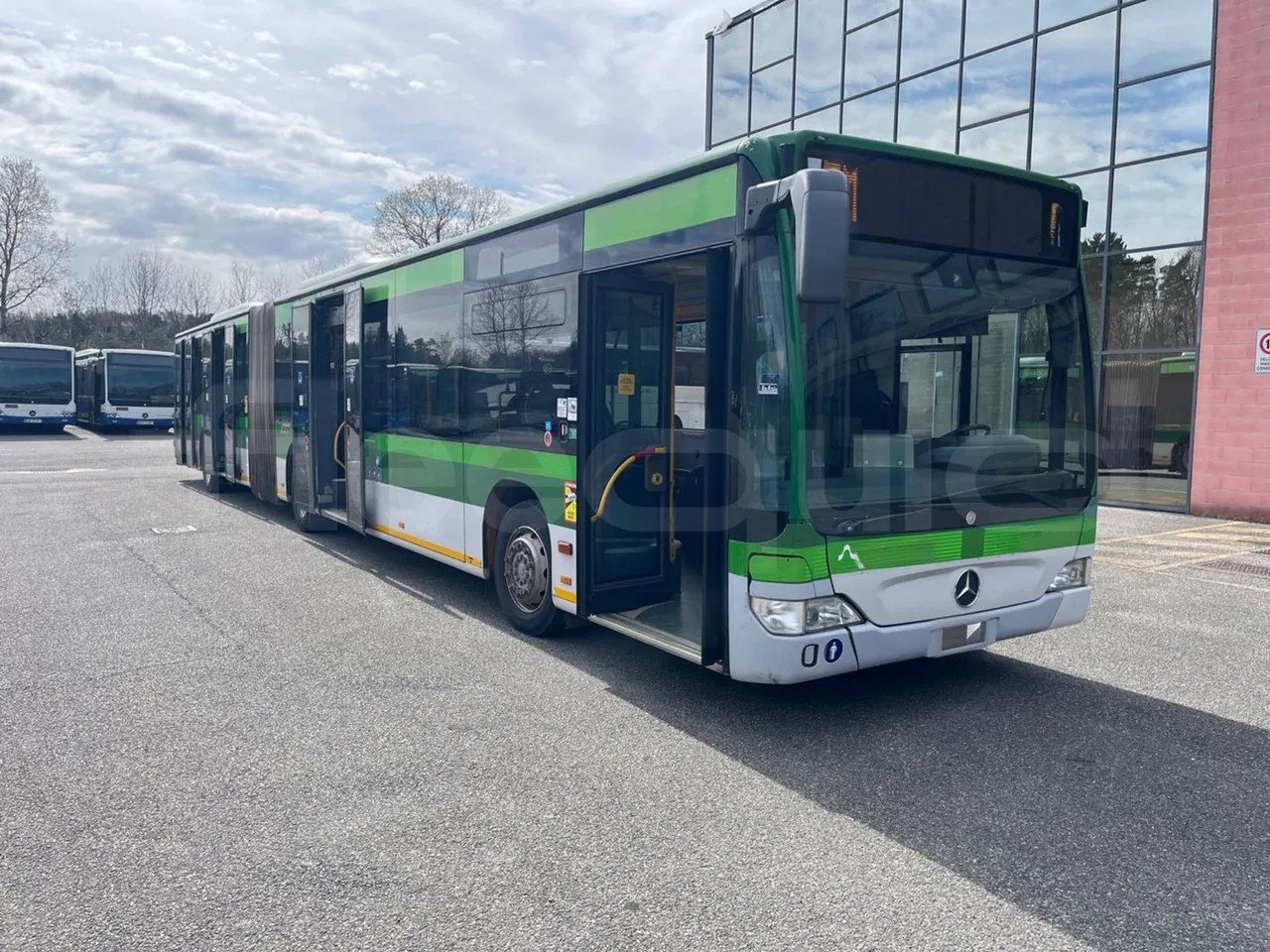Mercedes-Benz Citaro G 0530 - Euro5 - 260kW - 17.940mt - 3/4 right front doors open