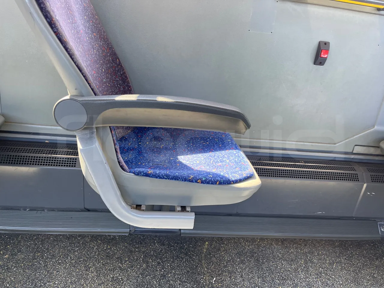 Mercedes-Benz Citaro G 0530 - Euro5 - 260kW - 17.940mt - armrest detail photo