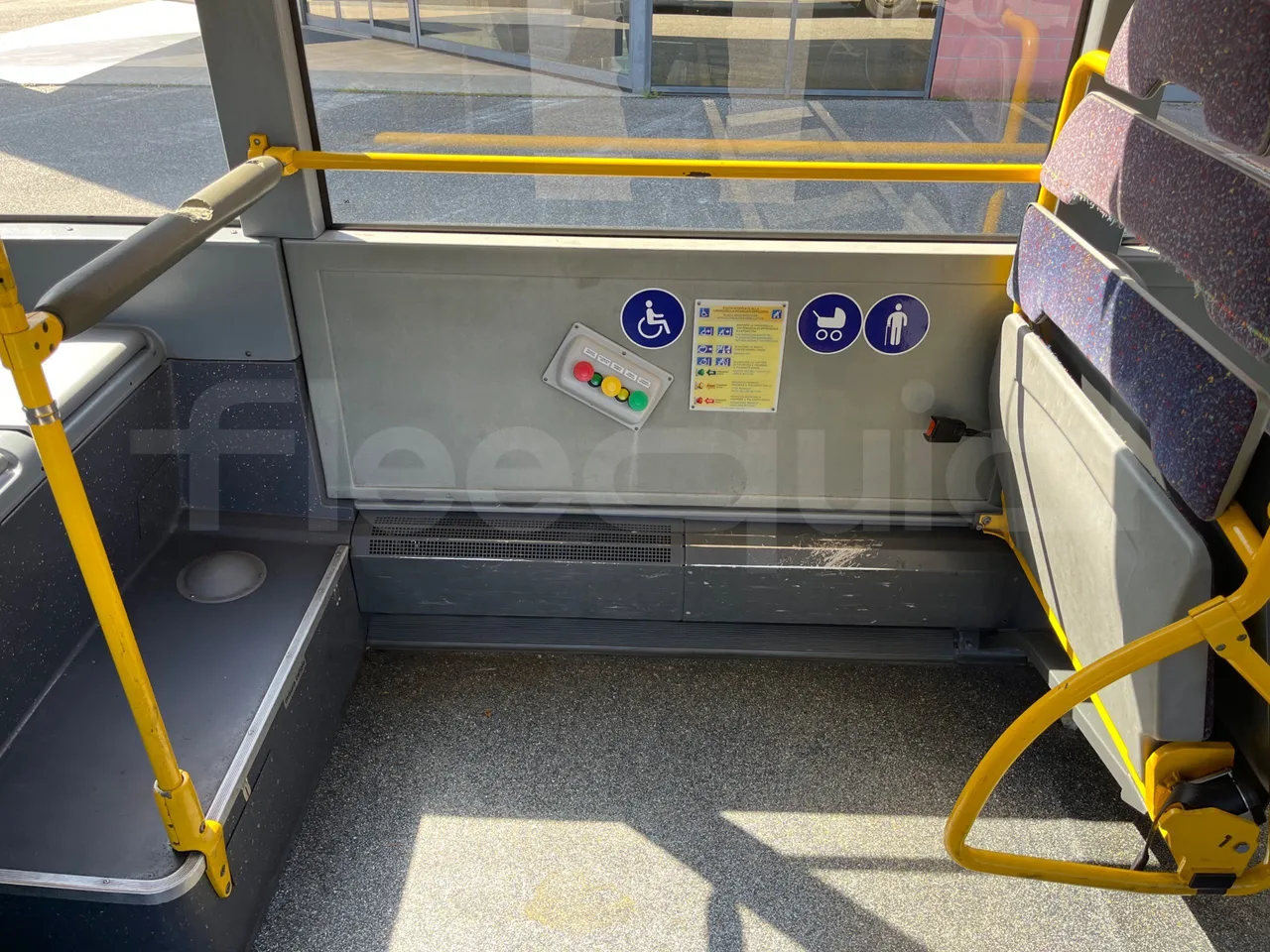 Mercedes-Benz Citaro G 0530 - Euro5 - 260kW - 17.940mt - disabled area photo