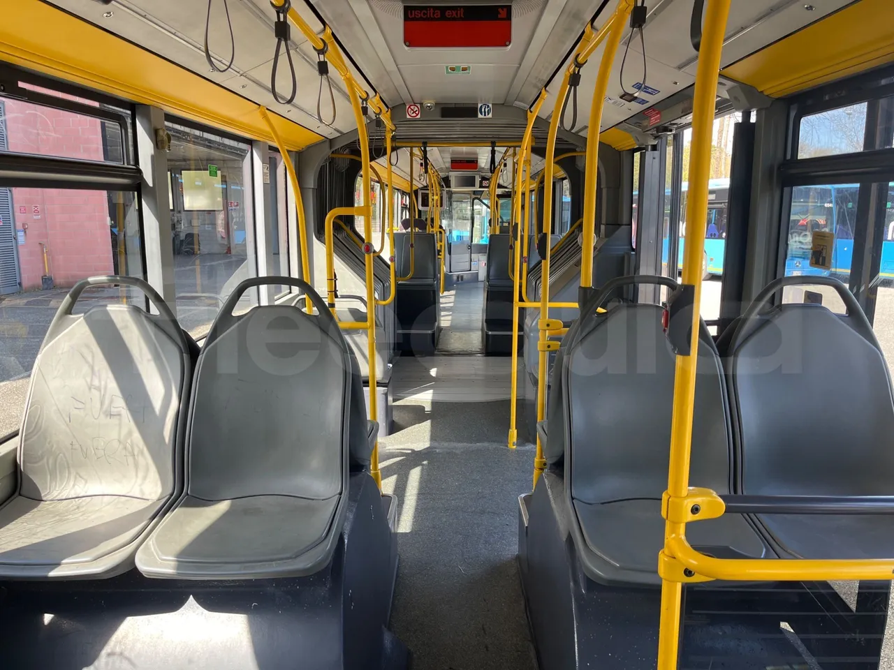 Mercedes-Benz Citaro G 0530 - Euro5 - 260kW - 17.940mt - forward view middle aisle