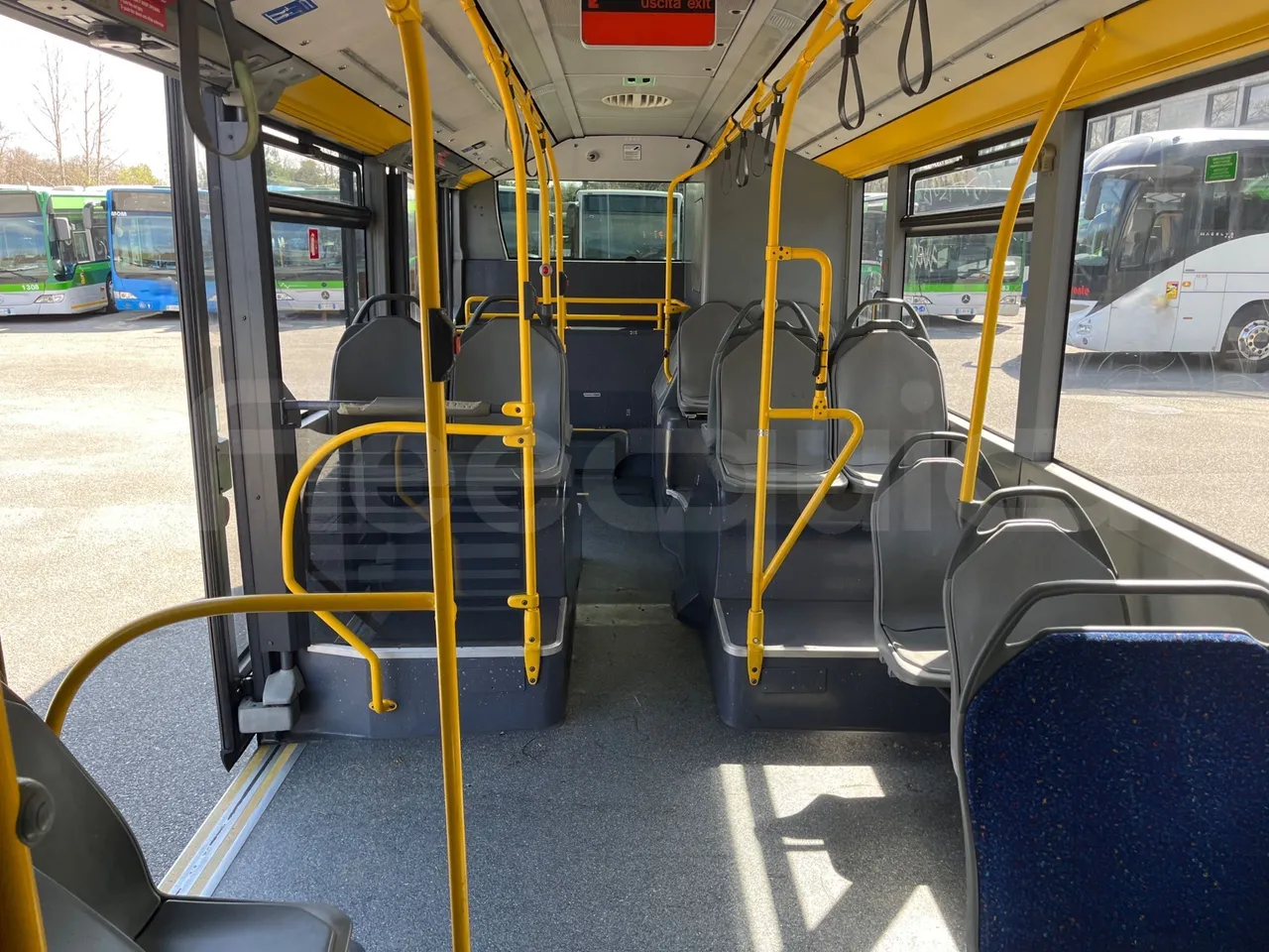 Mercedes-Benz Citaro G 0530 - Euro5 - 260kW - 17.940mt - reverse view middle aisle