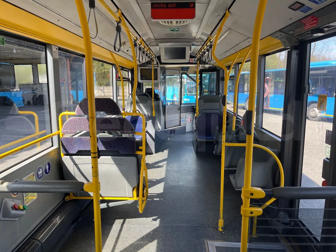 Mercedes-Benz Citaro G 0530 - Euro5 - 260kW - 17.940mt - forward view all seats last row height